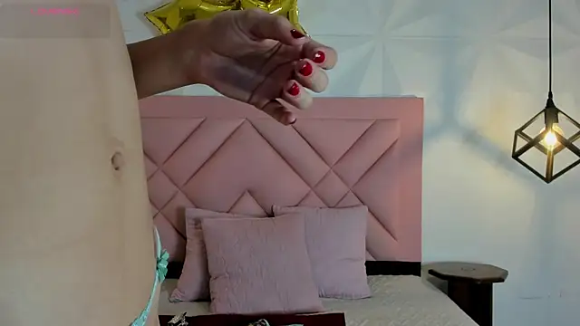 Snapshot of Caroline_daring chatting on 07/05/26, 10:33 Caroline daring online show from 07/05/26, 10:33