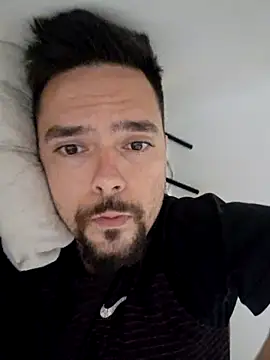 Snapshot of Arthur_Rj_21 chatting on 10/29/25, 10:44 Arthur Rj 21 online show from 10/29/25, 10:44