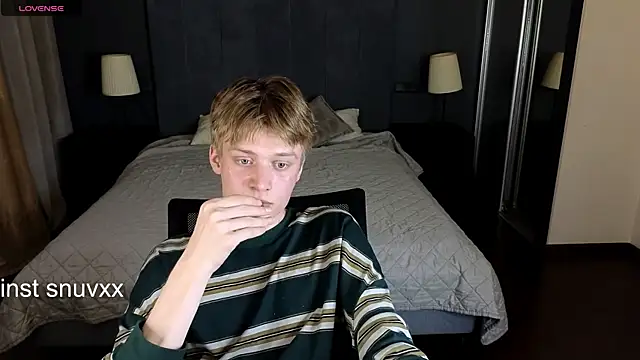 Snapshot of LouieEvans chatting on 09/21/25, 09:49 LouieEvans online show from 09/21/25, 09:49