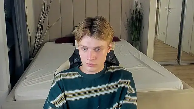 Snapshot of LouieEvans chatting on 09/29/25, 05:40 LouieEvans online show from 09/29/25, 05:40