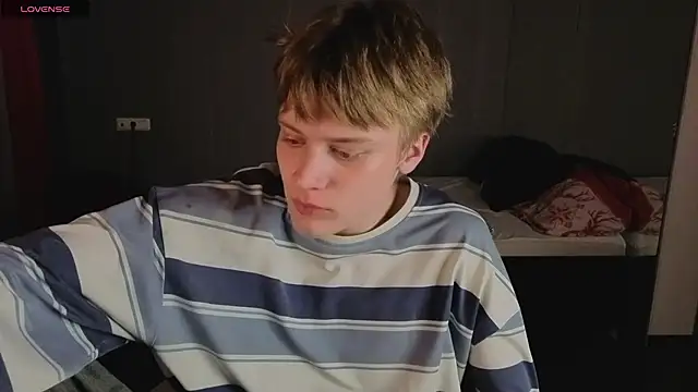 Snapshot of LouieEvans chatting on 10/09/25, 03:43 LouieEvans online show from 10/09/25, 03:43