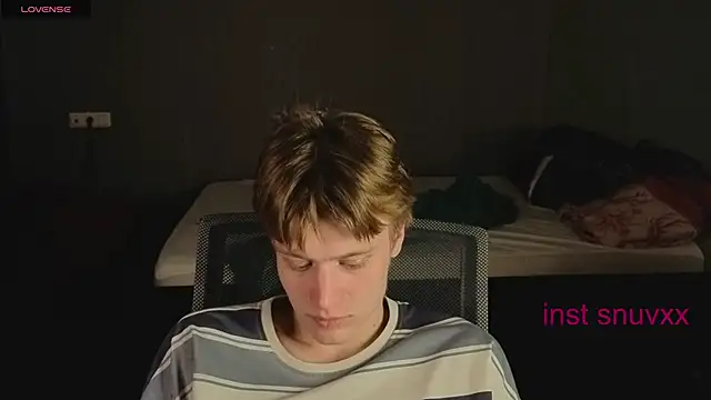 Snapshot of LouieEvans chatting on 10/10/25, 04:00 LouieEvans online show from 10/10/25, 04:00