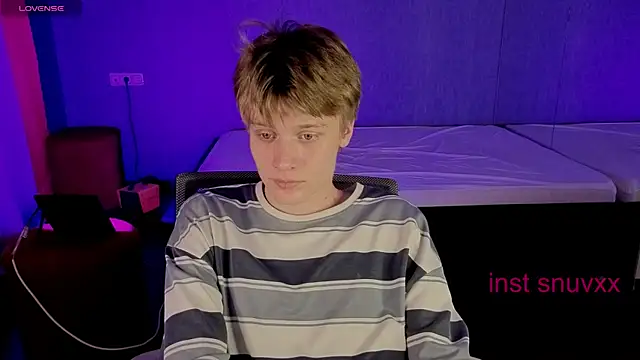 Snapshot of LouieEvans chatting on 10/10/25, 04:06 LouieEvans online show from 10/10/25, 04:06