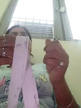 Snapshot of Hot-Pooja25 chatting on 09/20/25, 09:32 Hot-Pooja25 online show from 09/20/25, 09:32