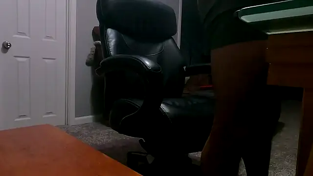 Snapshot of Mickelangello75 chatting on 10/07/25, 04:09 Mickelangello75 online show from 10/07/25, 04:09