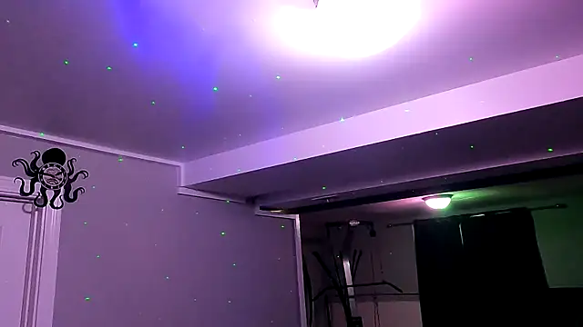 Snapshot of Mickelangello75 chatting on 10/14/25, 01:12 Mickelangello75 online show from 10/14/25, 01:12