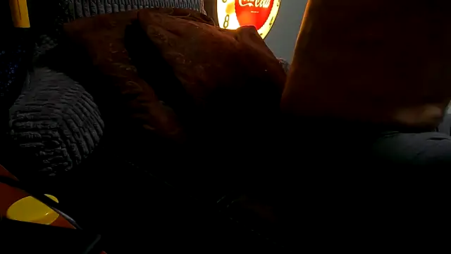 Snapshot of Mickelangello75 chatting on 10/28/25, 01:25 Mickelangello75 online show from 10/28/25, 01:25