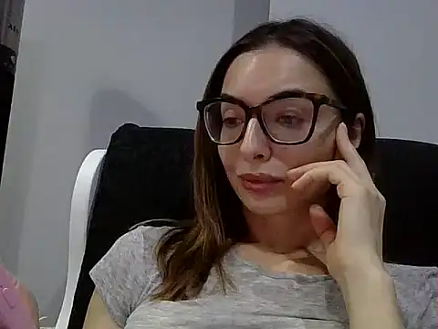 Snapshot of Fayrine chatting on 05/18/26, 08:14 Fayrine online show from 05/18/26, 08:14