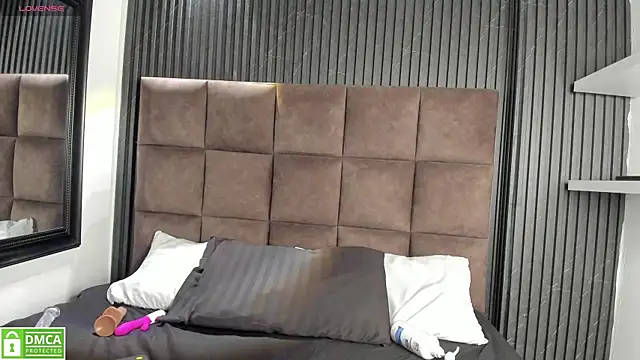 Sussy Vixen online show from 01/09/26, 04:26