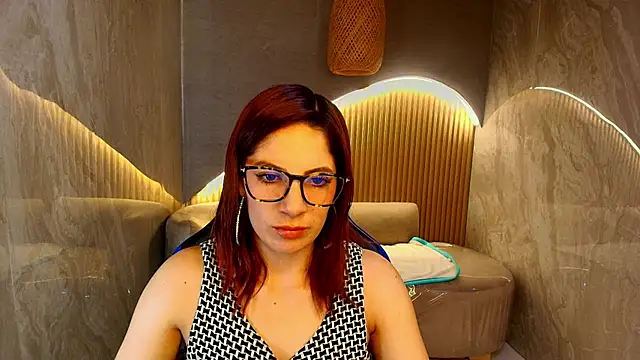 nadia r  online show from 06/24/26, 12:48