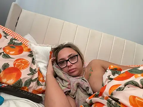 petitelucyXoxx online show from 05/09/26, 07:35