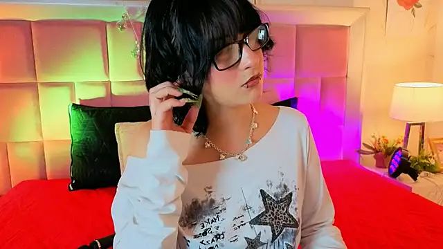 Snapshot of RobinBennett chatting on 05/15/26, 11:39 RobinBennett online show from 05/15/26, 11:39