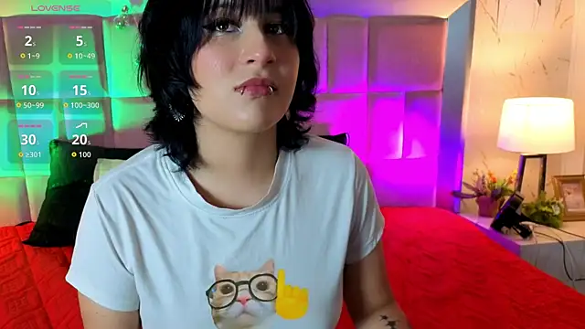 Snapshot of RobinBennett chatting on 05/16/26, 12:59 RobinBennett online show from 05/16/26, 12:59
