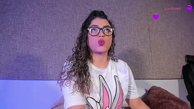 Salomeferreira  online show from 10/20/25, 04:29