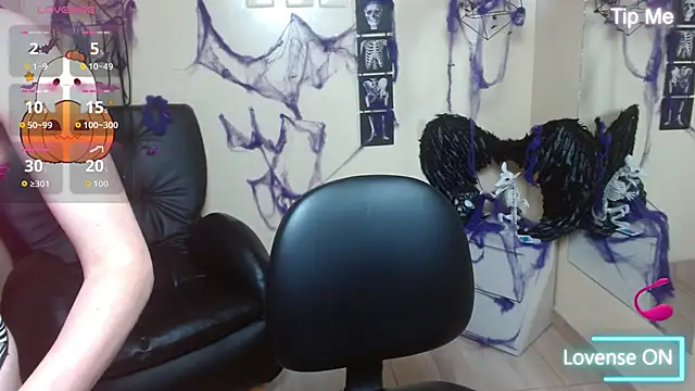 Bom BomXX online show from 10/30/25, 02:13