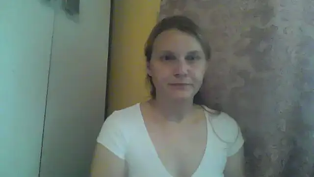 Snapshot of Elvanii chatting on 06/11/26, 03:21 Elvanii online show from 06/11/26, 03:21