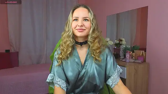 Hloya Mei online show from 09/13/25, 11:37