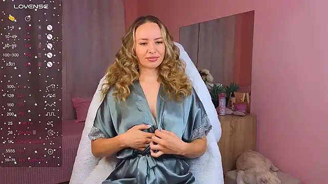 Hloya Mei online show from 09/15/25, 11:05