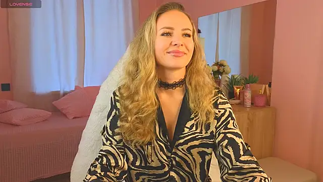 Hloya Mei online show from 09/19/25, 03:08