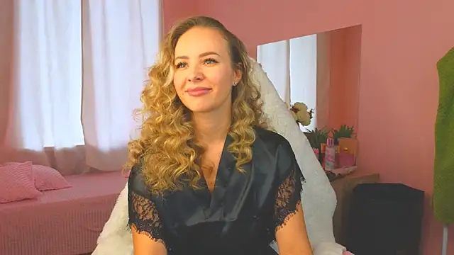 Hloya Mei online show from 10/11/25, 03:17