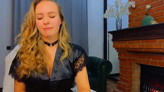 Hloya Mei online show from 10/15/25, 01:06