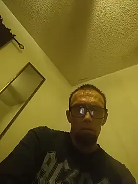 Snapshot of Nocturnal_Eros chatting on 10/16/25, 06:14 Nocturnal Eros online show from 10/16/25, 06:14