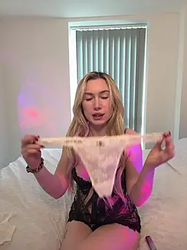 SexySaraxxoo online show from 11/25/25, 10:15