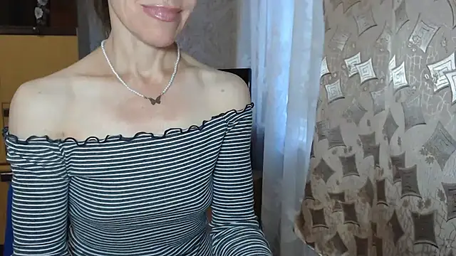 Two Sisters online show from 09/17/25, 04:36