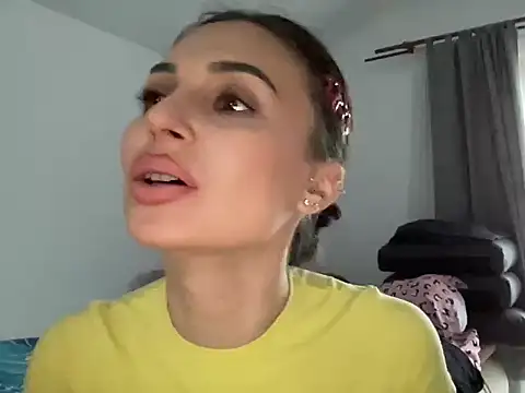 lannaah  online show from 10/04/25, 10:24