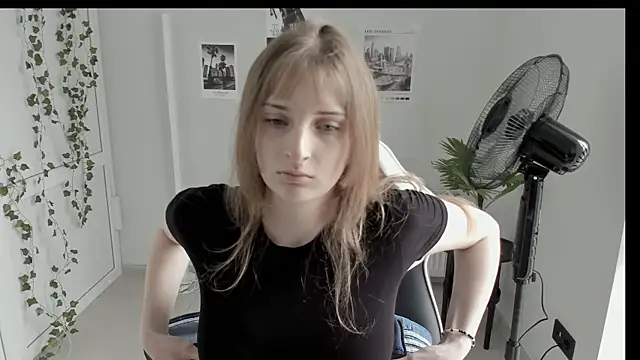 Snapshot of NeyliDream chatting on 06/09/26, 12:28 NeyliDream online show from 06/09/26, 12:28