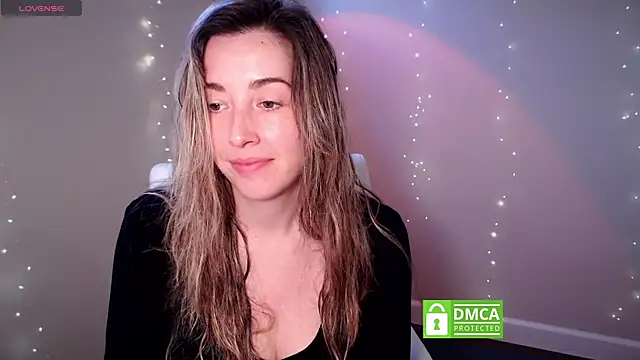 Snapshot of SuggestiveBehavior chatting on 11/18/25, 04:44 SuggestiveBehavior online show from 11/18/25, 04:44