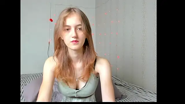 Snapshot of dreamy_pollyyy chatting on 06/24/26, 05:28 dreamy pollyyy online show from 06/24/26, 05:28