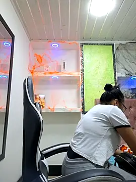 susan mooree online show from 10/28/25, 06:43