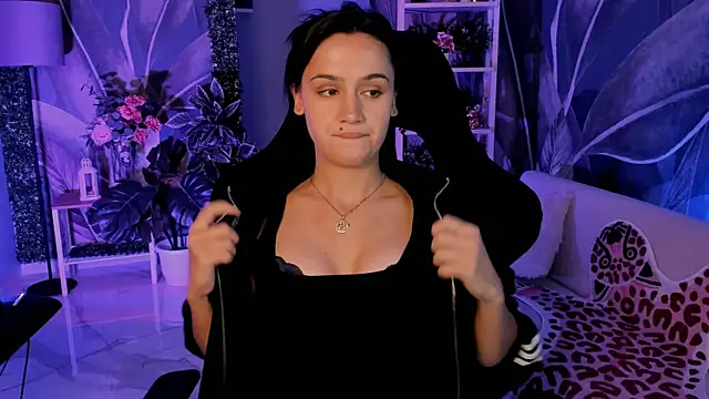 MonicaFarmer online show from 09/19/25, 05:24