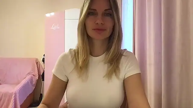 KarelliaStar online show from 05/05/26, 06:32