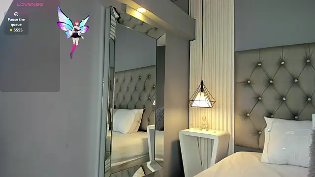 LunaBloomn online show from 11/11/25, 05:02