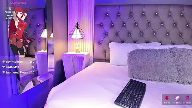 LunaBloomn online show from 11/21/25, 05:11