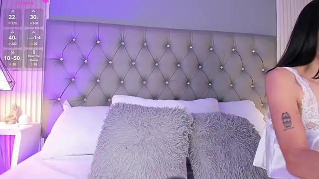 LunaBloomn online show from 02/12/26, 05:08