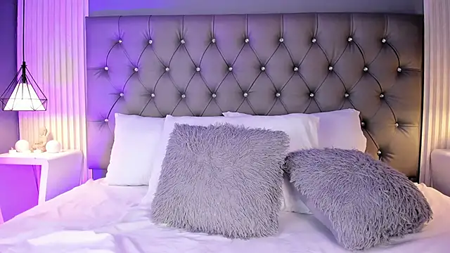 LunaBloomn online show from 03/30/26, 05:58