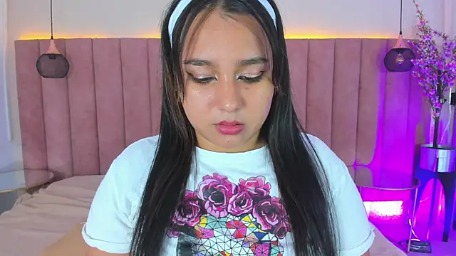 Snapshot of IvannaaVega chatting on 10/17/25, 04:48 IvannaaVega online show from 10/17/25, 04:48