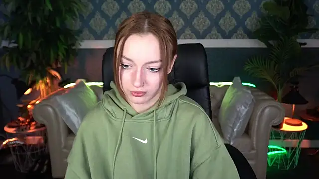 FoxyMayy online show from 04/17/26, 02:20