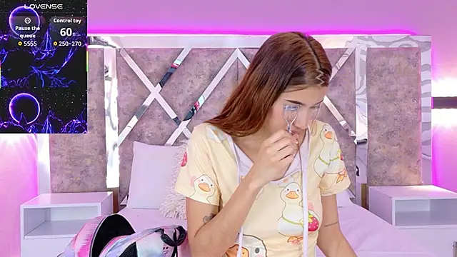 CarolinaaGomezz online show from 12/17/25, 05:46