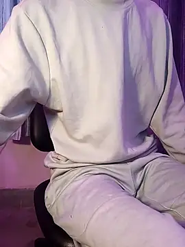 ash706339 online show from 12/21/25, 06:42