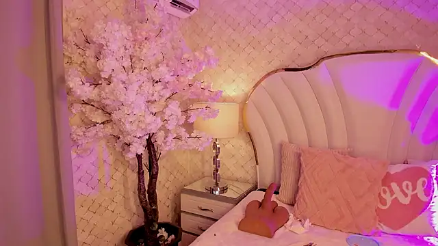 Lauuu2007 online show from 03/08/26, 01:48