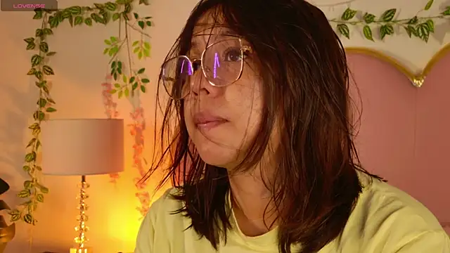 Lauuu2007 online show from 04/10/26, 08:46