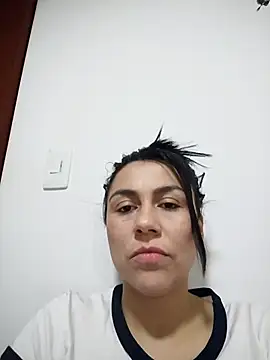 Snapshot of vanessa-titisM chatting on 10/25/25, 04:42 vanessa-titisM online show from 10/25/25, 04:42