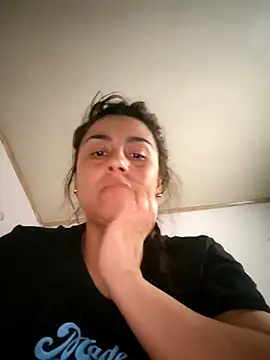 Snapshot of vanessa-titisM chatting on 05/09/26, 02:28 vanessa-titisM online show from 05/09/26, 02:28