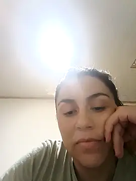Snapshot of vanessa-titisM chatting on 05/13/26, 01:47 vanessa-titisM online show from 05/13/26, 01:47