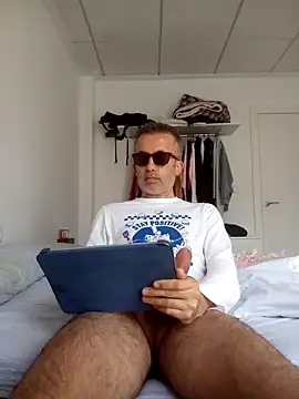 Snapshot of EmilioTaladdro chatting on 05/01/26, 05:56 EmilioTaladdro online show from 05/01/26, 05:56