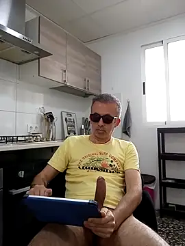 Snapshot of EmilioTaladdro chatting on 05/12/26, 09:28 EmilioTaladdro online show from 05/12/26, 09:28
